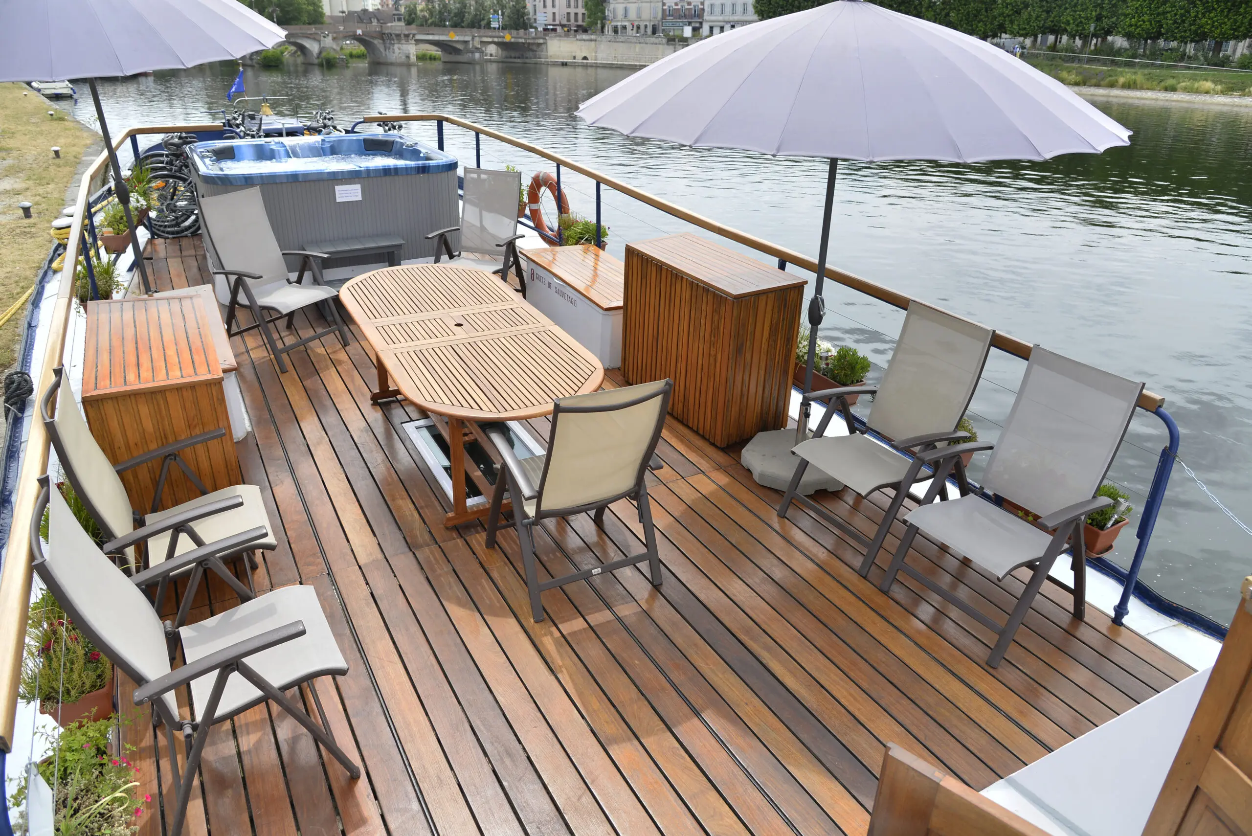 L’Art de Vivre (Barge)
