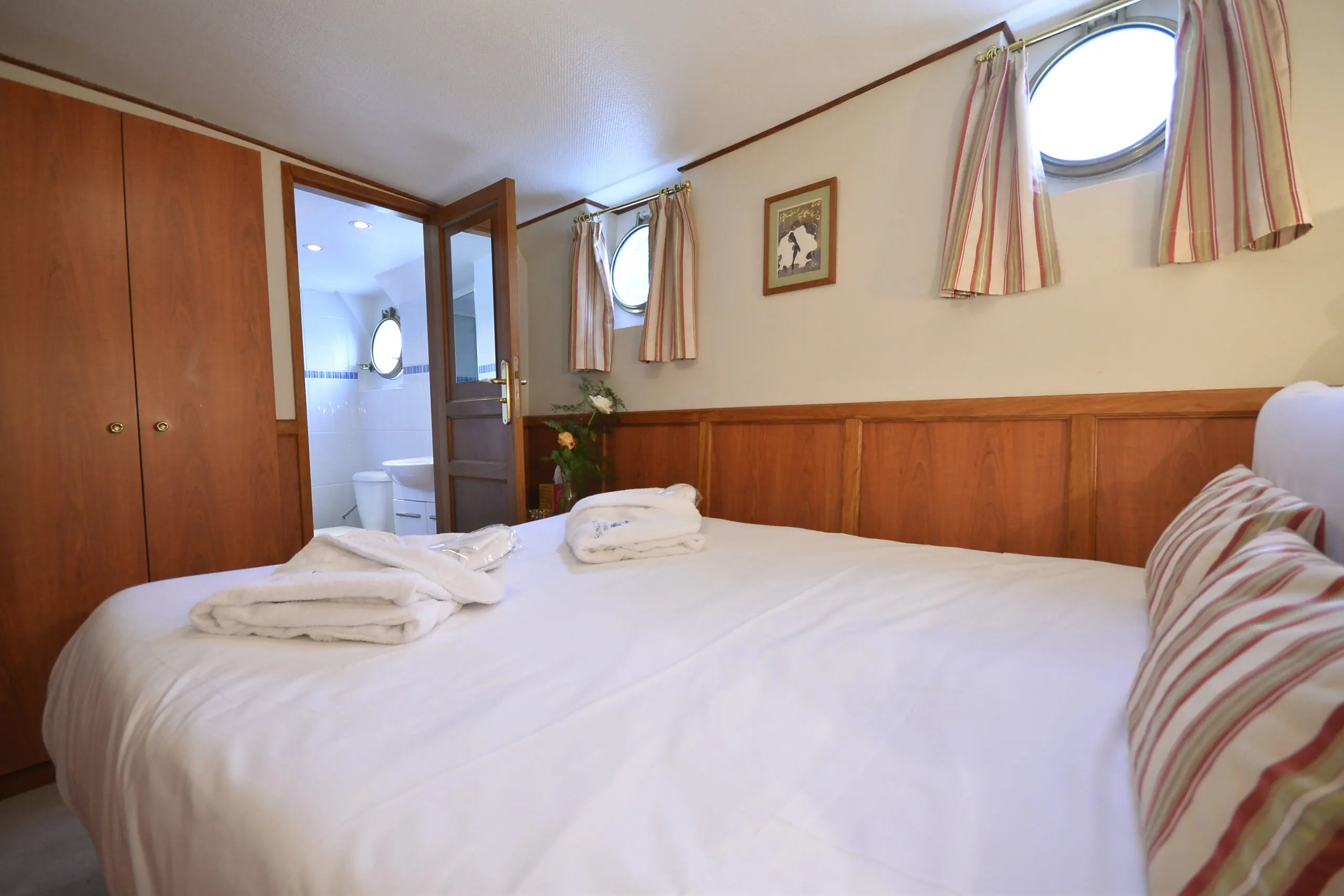 L’Art de Vivre (Barge)