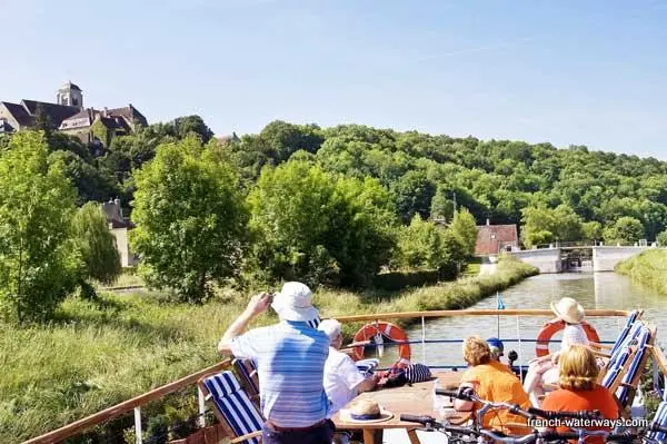 L’Art de Vivre (Barge)