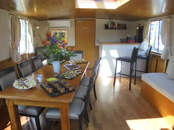 L’Art de Vivre (Barge)