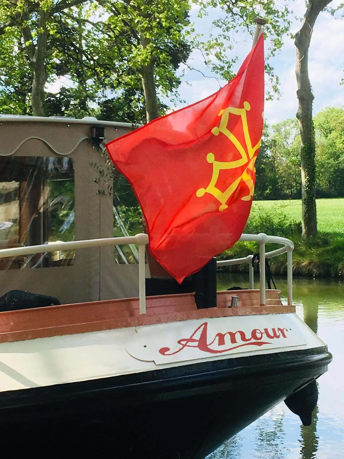Amour: An Intimate Voyage of Romance and Luxury on the Canal du Midi