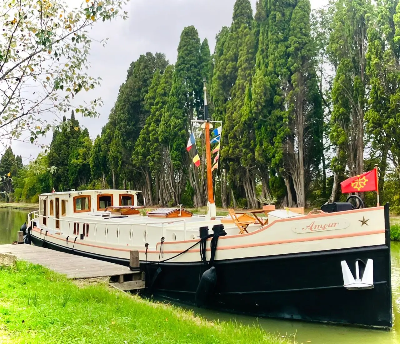 Amour: An Intimate Voyage of Romance and Luxury on the Canal du Midi