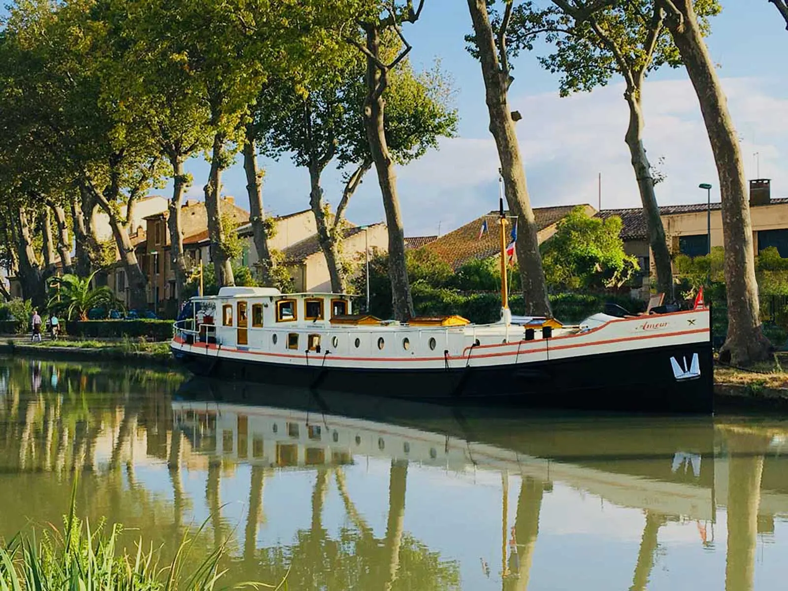 Amour: An Intimate Voyage of Romance and Luxury on the Canal du Midi