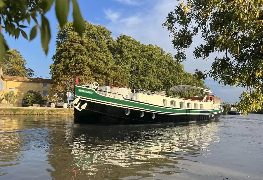 Johanna Midi: An Intimate Cruise Through the Canal du Midi’s Timeless Beauty