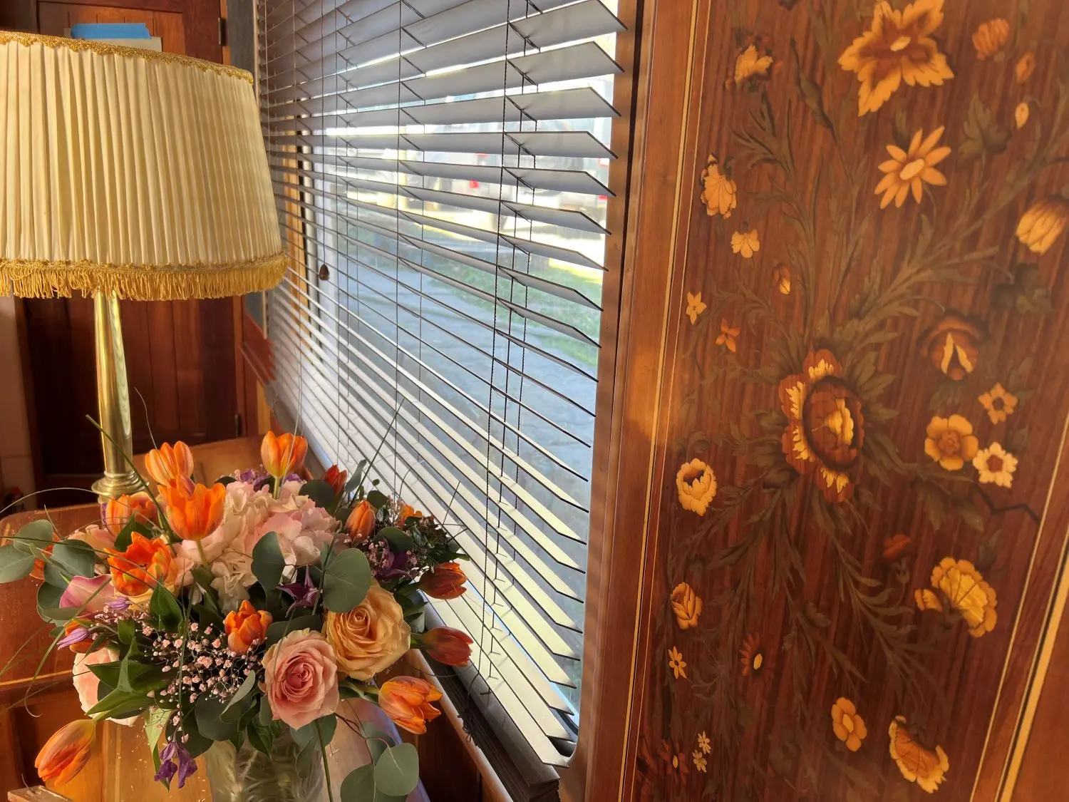 Elegance: An Exclusive Canal Cruise of Mahogany, Moonlight and Bordeaux