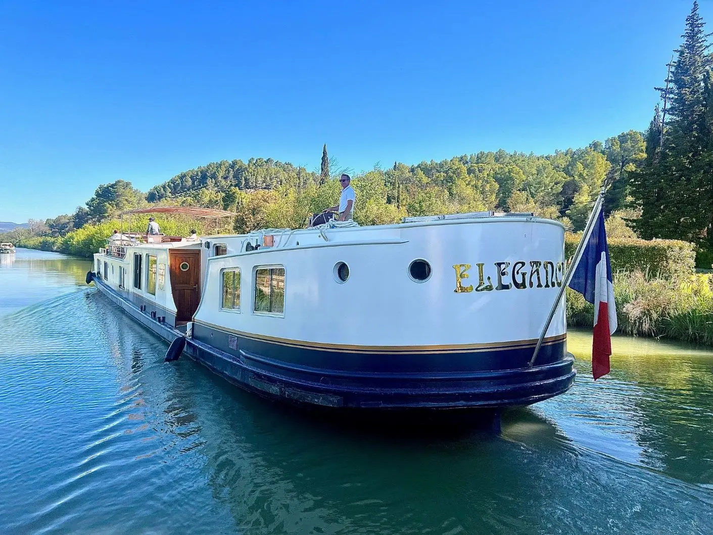 Elegance: An Exclusive Canal Cruise of Mahogany, Moonlight and Bordeaux