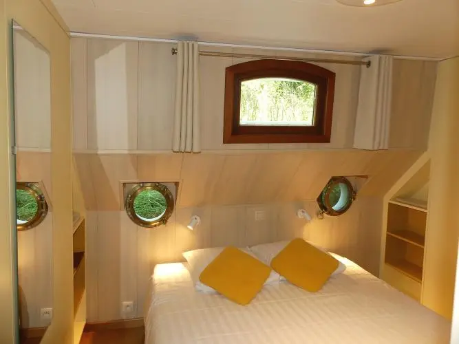 Johanna: A Chic Canal Journey Through France’s Wine and Heritage Regions