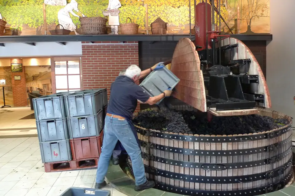 Johanna: A Chic Canal Journey Through France’s Wine and Heritage Regions