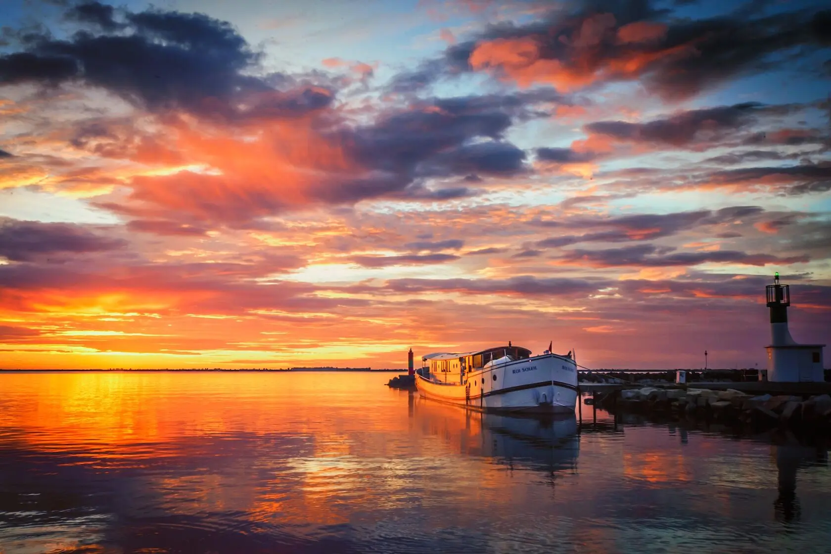 Roi Soleil: A Radiant Cruise Through the Canal du Midi’s Timeless Scenery