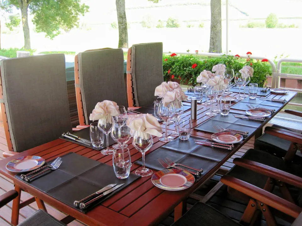Prospérité: A Sophisticated Journey of Grandeur and Gastronomy in Burgundy