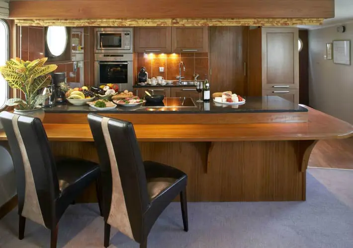 Prospérité: A Sophisticated Journey of Grandeur and Gastronomy in Burgundy
