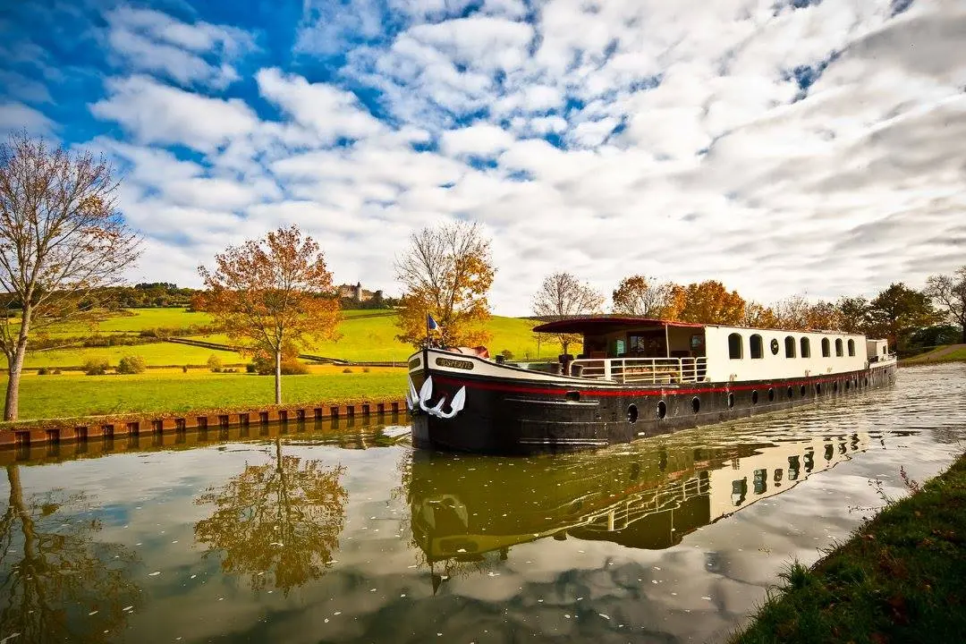 Prospérité: A Sophisticated Journey of Grandeur and Gastronomy in Burgundy